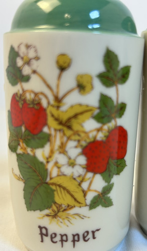 Vintage Strawberries Print Salt & Pepper Shakers w/ Green Top Made in Japan - Picture 2 of 6