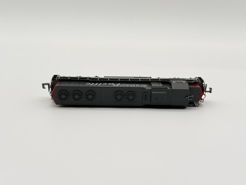KATO - N - SP Southern Pacific - SD45 Diesel Loco #8663 - Train 176-3116 - Picture 6 of 13