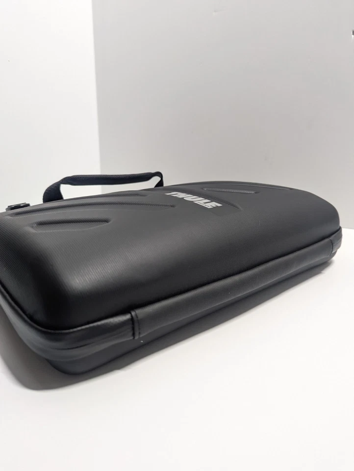 Thule Gauntlet 15" Hard Shell Laptop Case Bag – Shoulder Strap New Without Tags - Image 4 of 4