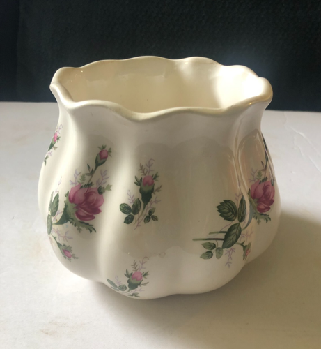 Vintage Porcelain Rose Floral Bowl Decorative Planter with Gold Scalloped Edge - Picture 1 of 3