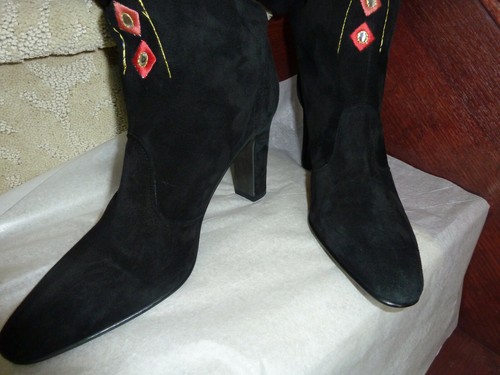 CLAUDIA CIUTI Black Suede Embroidered Knee High Heel Boots Size 10 NEW - Picture 6 of 12