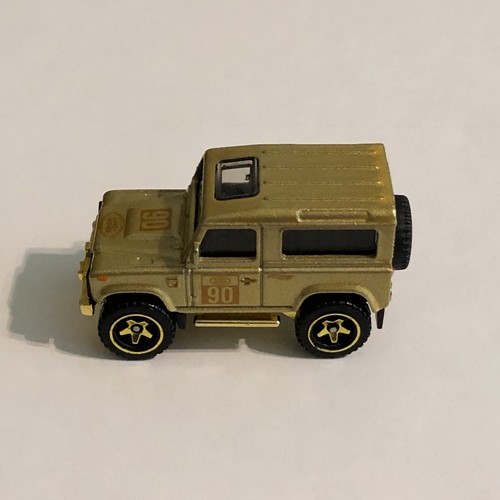 Hot Wheels Package Pull 2022 F•A•O Schwarz Gold Edition ∞ Land Rover Defender 90