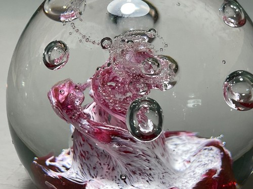 ETCHED CAITHNESS PINK & WHITE SPIRAL TWIST 'TANGO' ART GLASS PAPERWEIGHT - Picture 2 of 9
