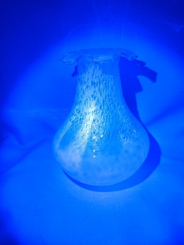 Signed Lisa Pelo-McNiece 7" Blown Glass Vase White Blue Texture Tab Top Icy 06 - Picture 13 of 14
