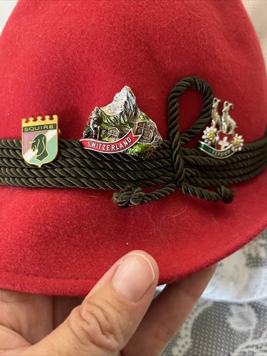 VINTAGE SPYCHER GRINDELWALD SWITZERLAND RED WOOL HAT 3 PINS SQUIRE VERBIER GOAT - Afbeelding 5 van 24