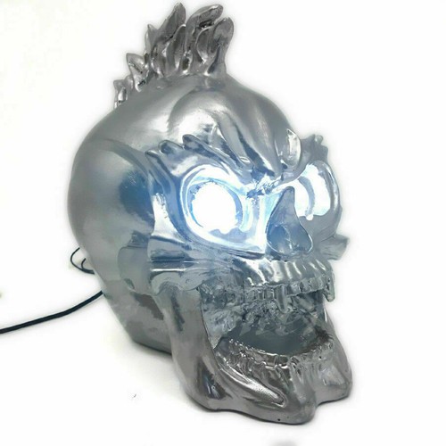 Lampada da faro a LED a forma di teschio per moto argento Cafe Racer Cruiser - Foto 3 di 8