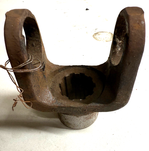 NOS Willys & Jeep Models Cleveland Yoke End 2 Bolt p/n 908061 - Picture 2 of 3