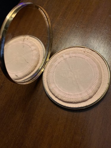 Vintage Powder Compact w/puff + Some Powder No Scratches To Top Exterior Works - Picture 2 of 5