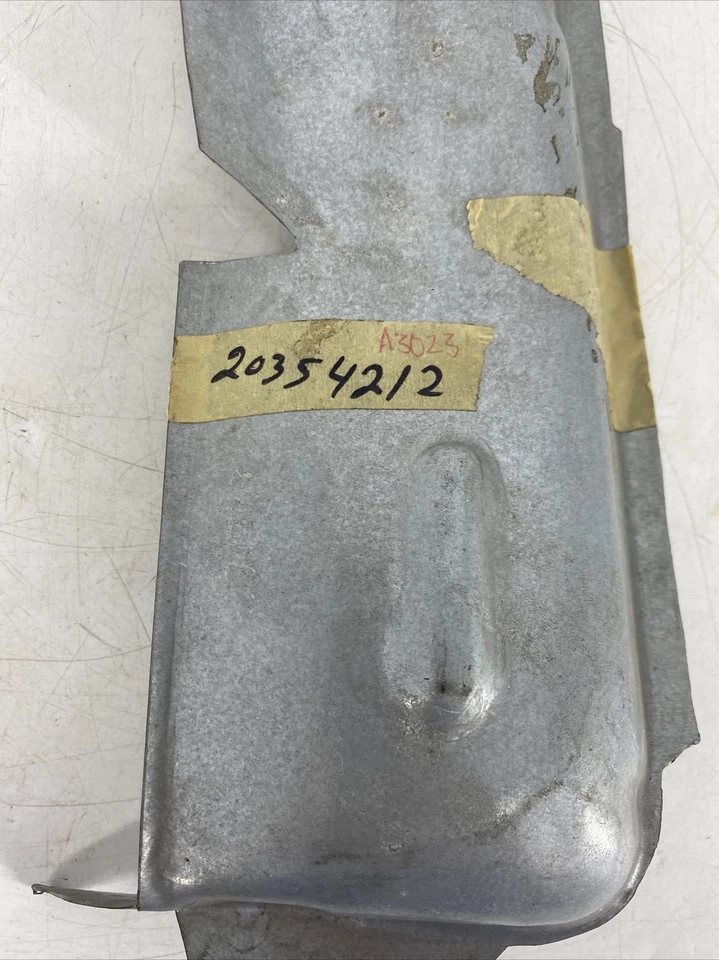 OEM NOS GM 20354212 1985 1986 Oldsmobile 98 relleno a panel de parachoques de metal Foto 3 de 4