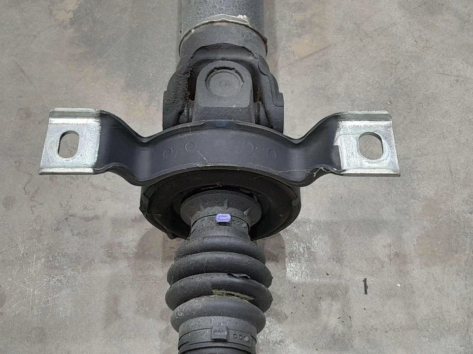 Cadillac ATS 2014-2015 tracción trasera eje de transmisión eje de hélice identificación AAVG OEM 23121561 Foto 4 de 4