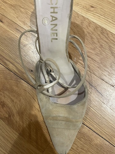 Decolte Chanel beige scamosciate punta a cappuccio tacco slingback taglia 41,5 - Foto 2 di 9