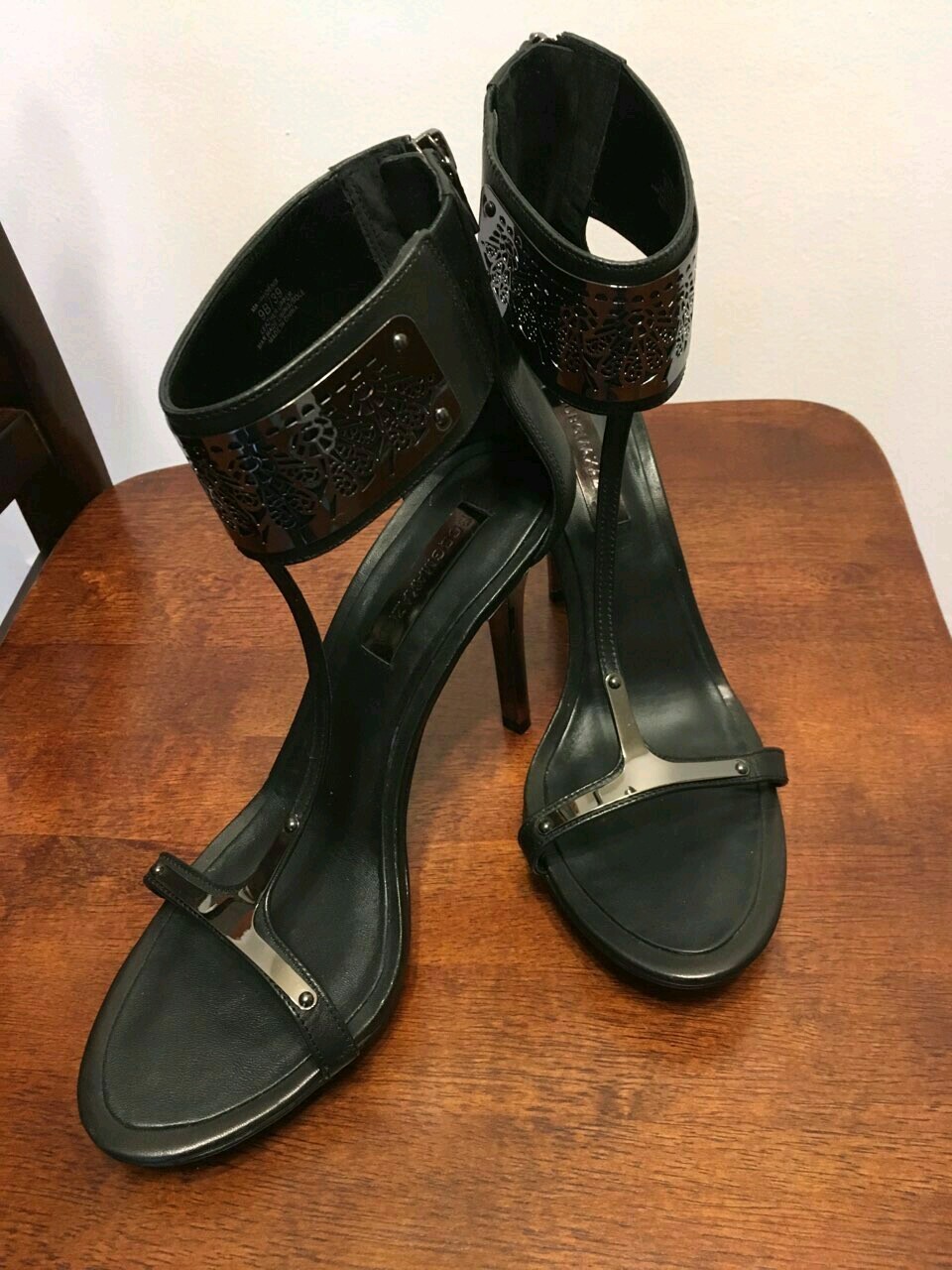 BCBGMAXAZRIA Phoenix metallic sandals black leather T-strap high heels BCBGMAXAZRIA Phoenix metallic sandals black leather T-strap high heels 9d7cc6