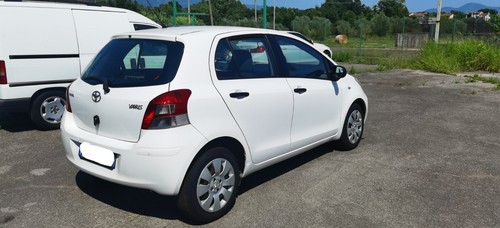 Toyota yaris 1.4 d - 2010 - Foto 3 di 6