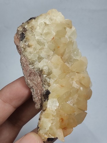 135g Skalenoedrische Dogtooth Calcit Punktkristalle auf Matrix aus Belutschistan. - Bild 7 von 14