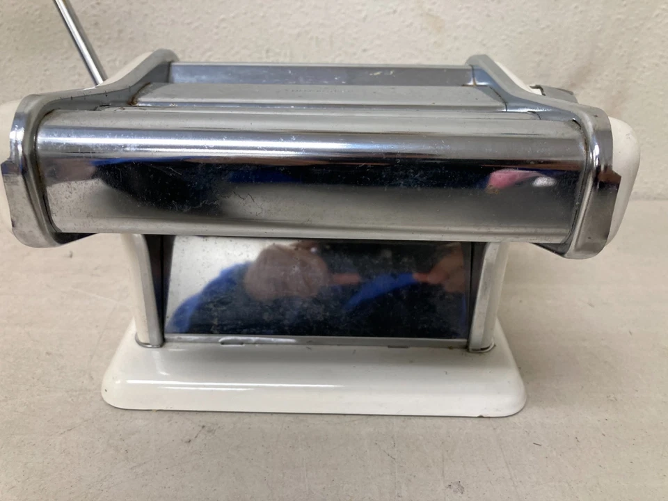 Vintage Manual Pasta Maker Roller Machine Metal Chrome with Wooden Handle - Image 2 of 4