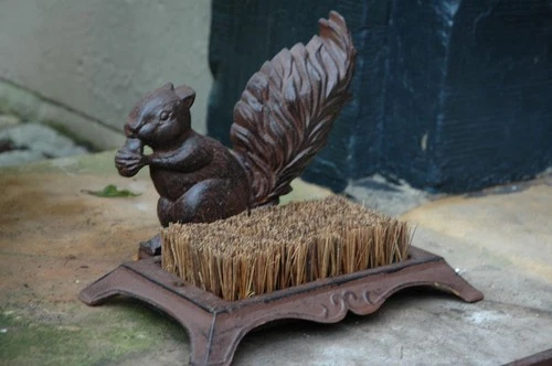 Esschert Design Squirrel Boot Brush - Thumbnail 5