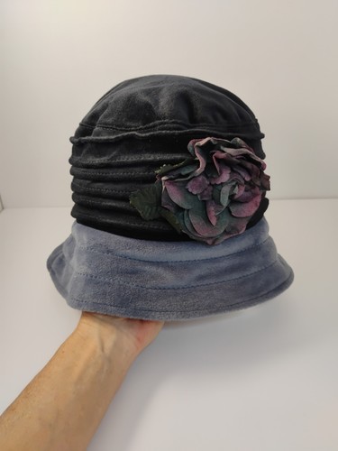 Packable Velvety Hat with Flower Gray Black Purple Never Worn One Size - Bild 10 von 17