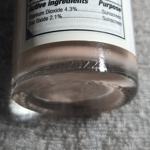Lotto 4 Revlon ColorStay 200 trucco nudo normale/asciutto SPF20 24 ORE (scadenza 2021-2022) - Foto 4 di 5