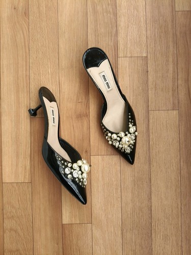 MIU MIU BLACK PATENT LEATHER EMBELLISHED MULES SIZE EU 37 , 7 US , 4 UK - Picture 7 of 17