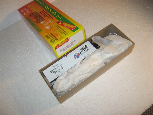 HO SCALE ROUNDHOUSE 36' SCHLITZ BILLBOARD BEER REEFER KIT! - Picture 2 of 4