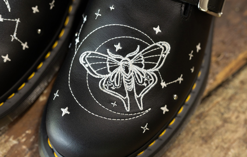 Dr. Martens JORGE II CELESTIAL MOTH EMBROIDERED MULES MSRP$210 Chic & Grunge - 第 20/24 張圖片