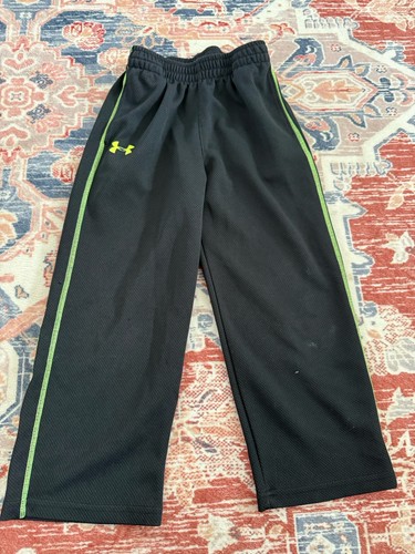 Boys Under Armour Pants Size 5 Pants Show Signs Of Wear And Have A Mark