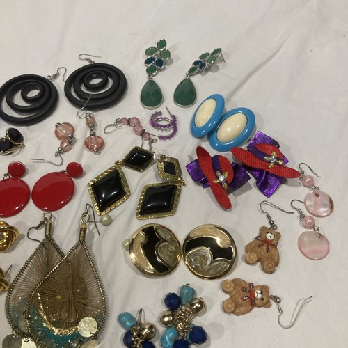 25 Pair Earrings Pierced Lot New, Vintage, Many Styles Some May Be Signed - Bild 15 von 20