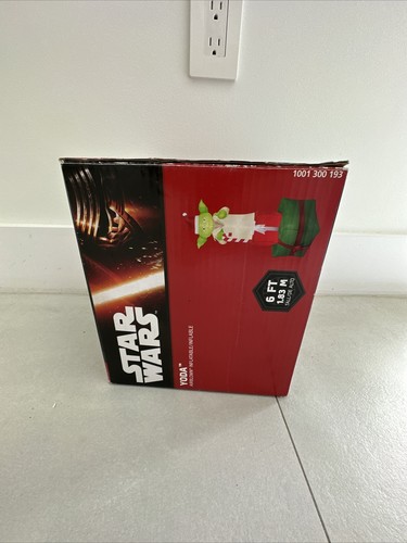 CHRISTMAS STAR WARS DISNEY YODA WITH PRESENT LED INFLATABLE 6 FOOT TALL GEMMY - Picture 12 of 15