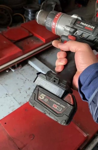 ADATTATORE DA BATTERIA MILWAUKEE M18 A UTENSILI PARKSIDE - Imagen 1 de 4