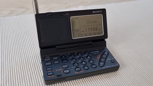 Sony ICF-SW100 World Band Radio SW/MW/LW/FM/SSB, soft case, facelift version - Video 1 of 1