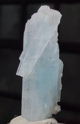 18.84 grams beautiful Aquamarine Crystals Specimen with feldspar/albite - Picture 5 of 5