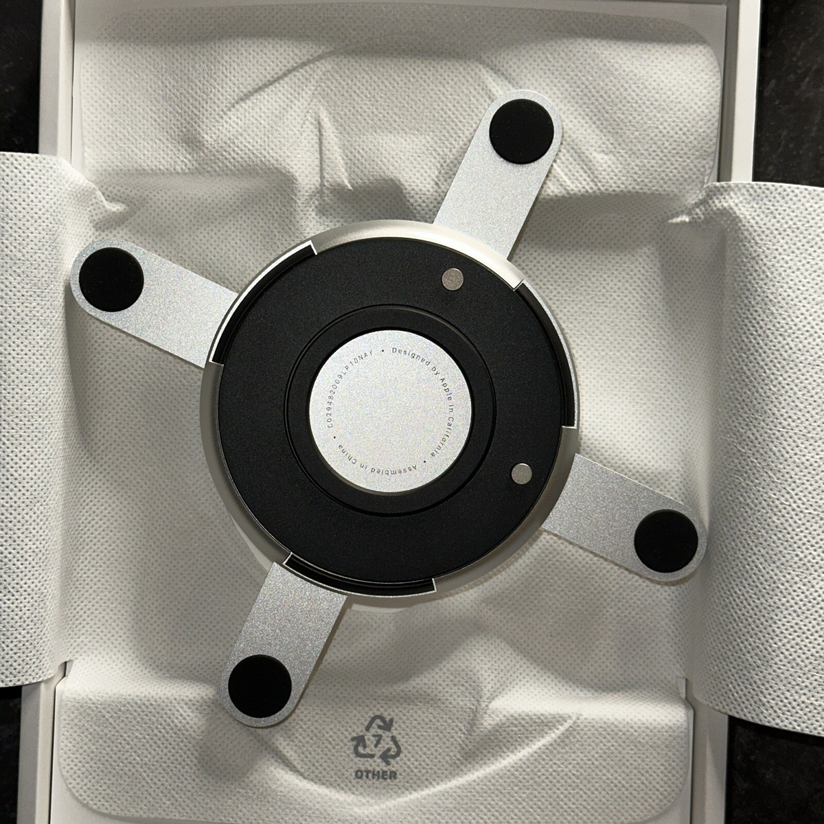 Apple Pro Display XDR VESA マウントアダプタ VESA Adapter for Apple Pro Display XDR – HumanCentric