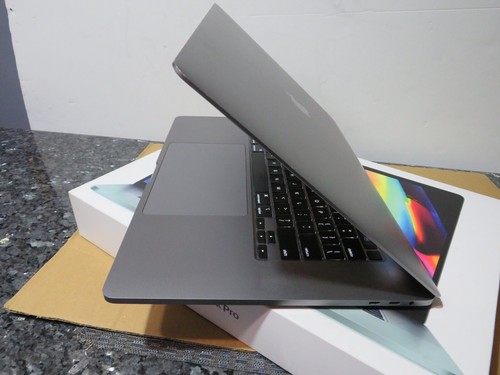 Apple MacBook Pro 16" Intel i7 2,4 GHz, 16 GB RAM 500 GB SSD 2018 - Foto 6 di 12