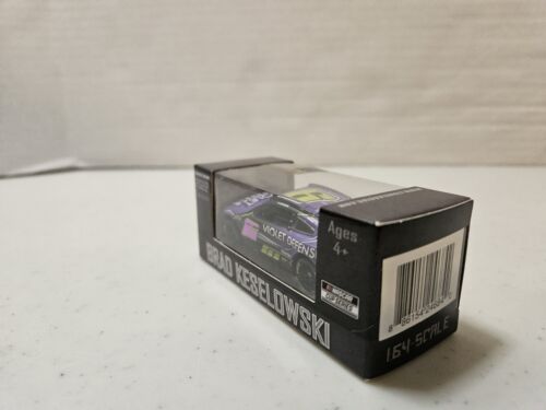 Mustang Brad Keselowski #6 Violet Defense 2022 escala 1:64 ¡NUEVO! Nuevo en caja - Imagen 4 de 6