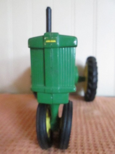 HH. John Deere Model Toy Tractor Diecast 0394 - Picture 3 of 6