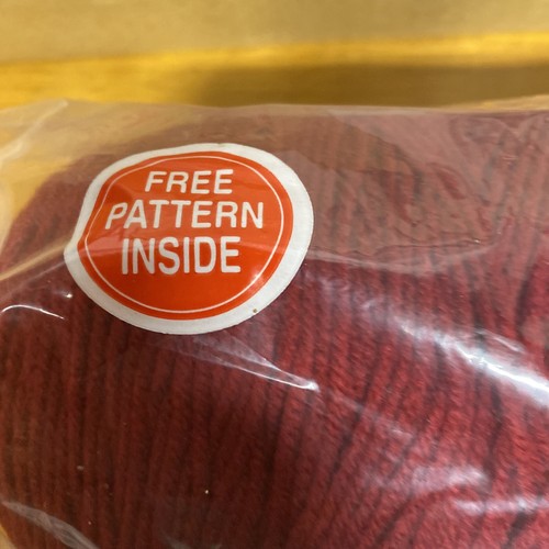 Red Heart The Pounder Yarn 1 Skein burgundy 376 Worsted Weight 4 Ply 16 oz - Picture 3 of 3