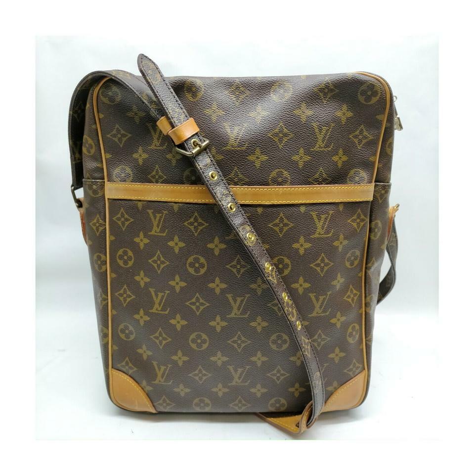 Vintage and Musthaves. Louis Vuitton crossbody clutch/pouch GM