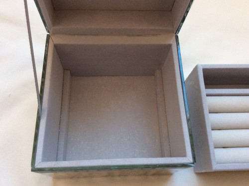 Genuine Chamilia Jewelry Box/Case ( Pre-owned ) - Picture 4 of 11