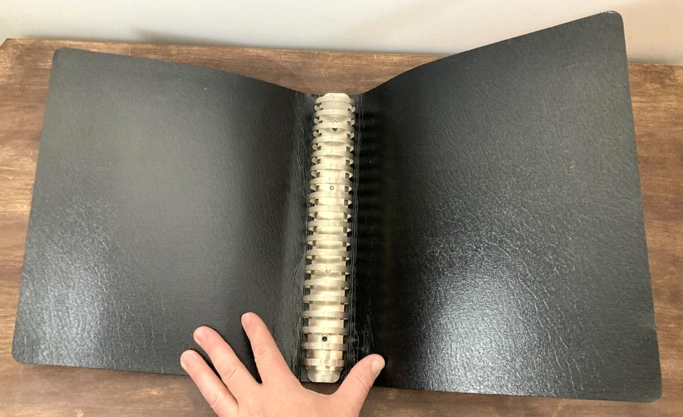 Vintage años 50 FLYING-A TIDEWATER OIL Co. CARPETA DE LIBROS VACÍA Veedol Tydol Gas Manual Foto 2 de 4