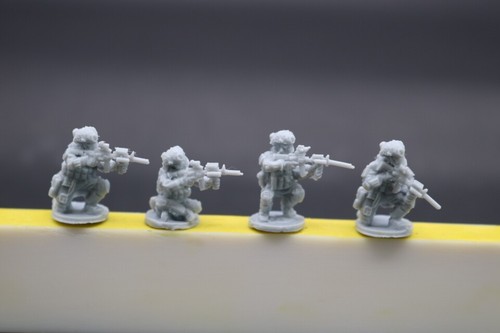 1/72 Resin Model for A 4-Person Group of Ukrainian Special Forces Personnel - Picture 2 of 7