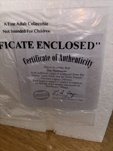 N.I.B.Hawthorne Village Snow White And The Seven Dwarfs The Huntsman Figure COA - Picture 8 of 9