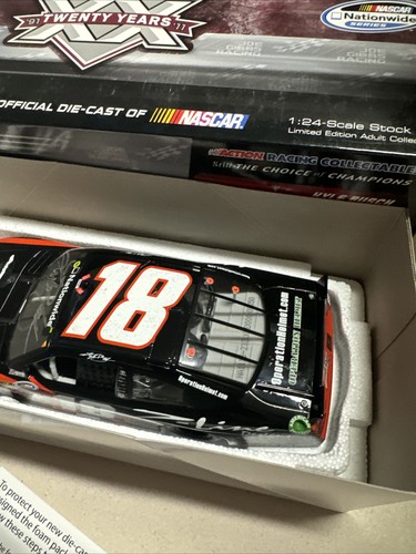 KYLE BUSCH Signed 2011 50TH WIN ( BRISTOL RACED VERSION ) 1/24 ACTION 1/700 - Picture 15 of 24