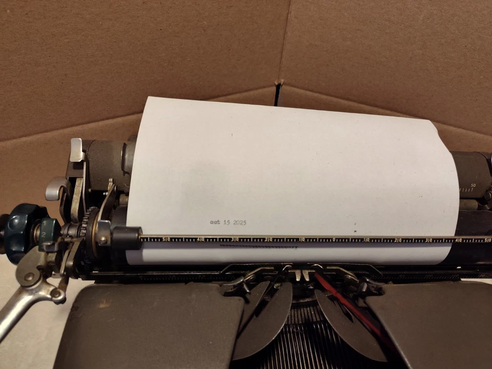 Máquina de escribir estándar vintage Mid Century Remington Rand 1955 teclas verdes, probada ✓ Foto 2 de 4