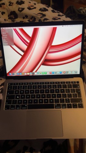 Apple MacBook Air 13 inch (128GB, Intel Core i5, 1.8 GHz, 4GB) Laptop - Silver - - 第 2/7 張圖片