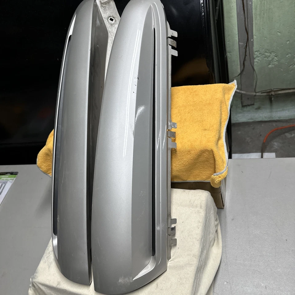 99-06 NBS 02-06 CADILLAC ESCALADE REAR D-PILLAR VENT TRIM PANEL SET PAIR PEWTER - Image 2 of 3