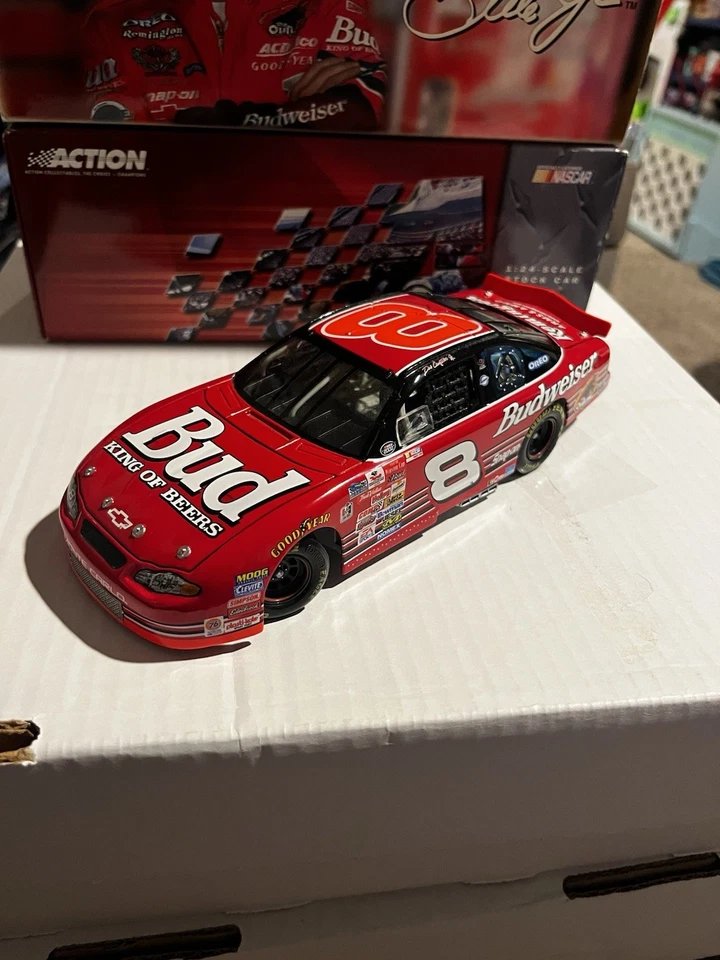 2003 Action #8 Dale Earnhardt Jr Budweiser/Richmond Race Monte Carlo Diecast - Imagem 2 de 4