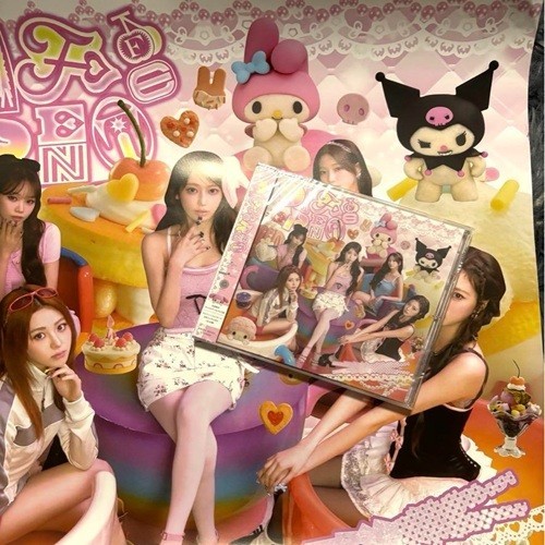 LE SERAFIM DIFFERENT MY MELODY&KUROMI Ver. CD Ltd Edition mit Poster NEU - Bild 1 von 3