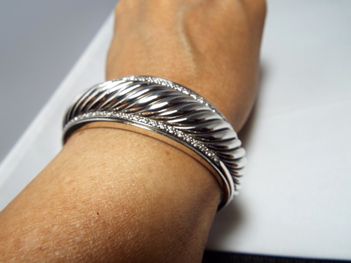 Brazalete David Yurman tallado en plata de ley pavé diamantes - Imagen 11 de 13