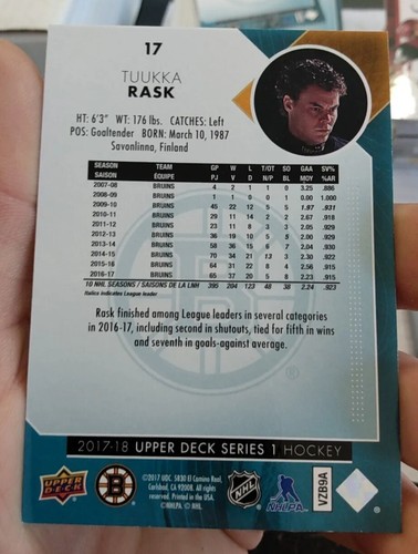 2017-18 17-18 Upper Deck UD Series 1 Base #17 Tuukka Rask Bruins  - Picture 5 of 8