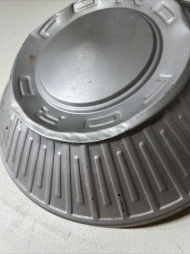 Set 1965 1966 FORD FALCON DOG DISH POVERTY WHEEL HUBCAPS 9.5” 65 66 - 1 Dented - Foto 10 di 14